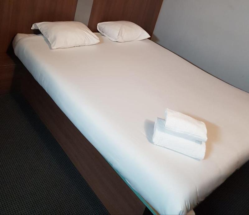 Kyriad Direct Rouen Sud - Val De Reuil Le Vaudreuil 外观 照片